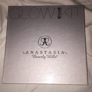 Anastasia Gleam glow kit